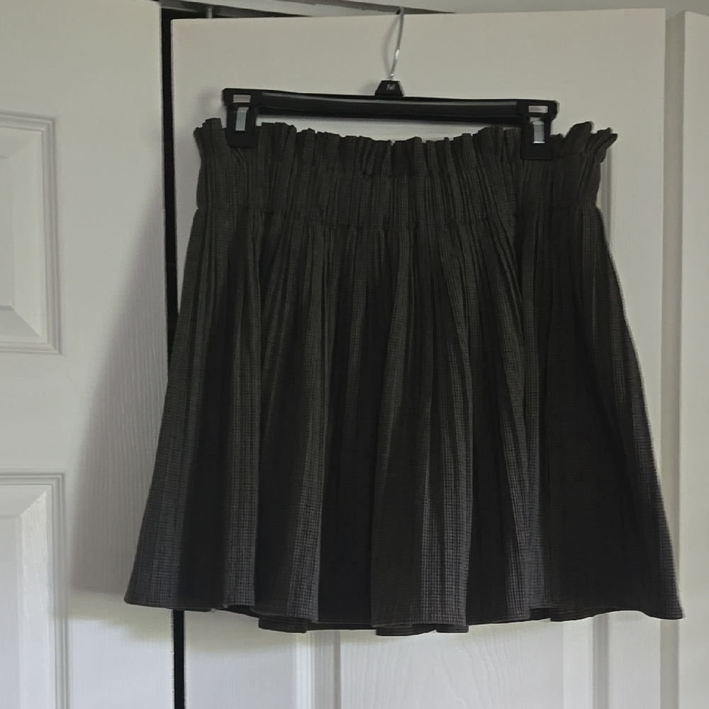 Adorable Zara Pleated Skirt w Attached Shorts!